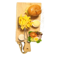 Classic burger  120g of 180g ,Een burger met mayo, Curry of Ketchup komkommer, ui, sla en tomaat. Alle menu's worden geserveerd met de allerlekkerste friet , mayosause en een frisse salade met dressing saus. 