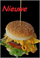 Hollandse burgers ,Doritos Chips met gesmolten Cheddarkaas, sla,Tomaat, komkommer, rode ui en andalouse saus